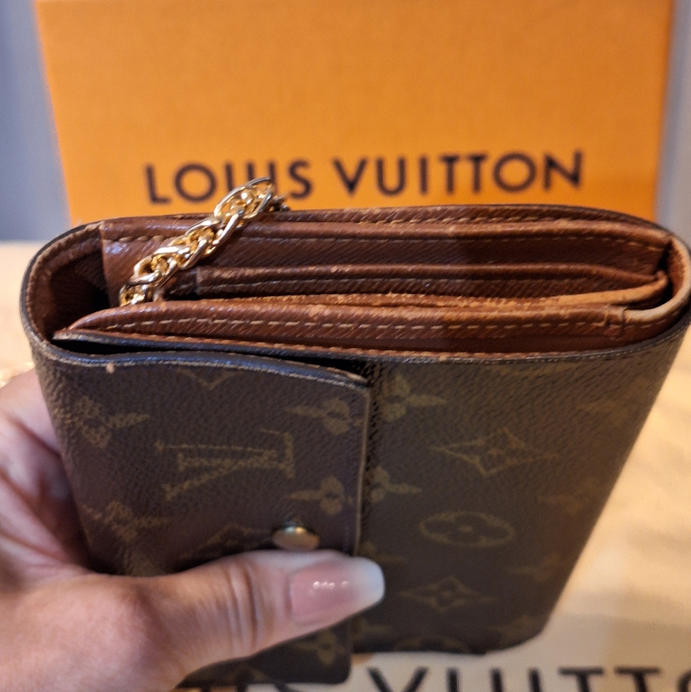 Louis Vuitton Vintage Monogram Wallet - Picture 3 of 13